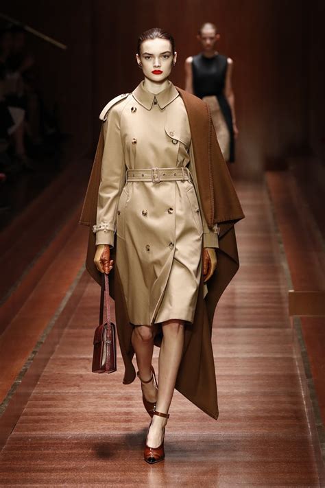 burberry runway fashion.